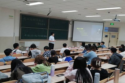 校友分享考研經(jīng)驗，助燃信息學(xué)子夢想——泉心泉益志愿者協(xié)會“研于律己”考研咨詢服務(wù)隊舉辦考研交流分享會